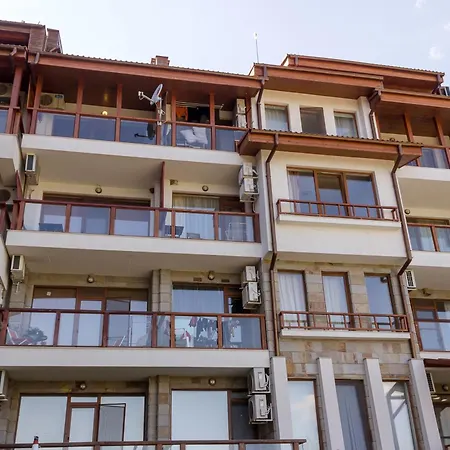 Hearth Of Sea View And Pool Apartment