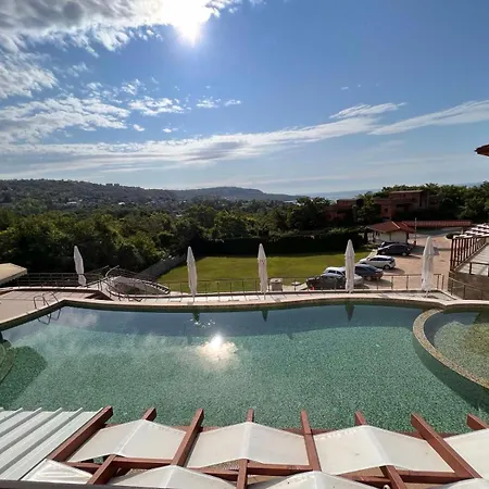 Hearth Of Sea View And Pool Apartment