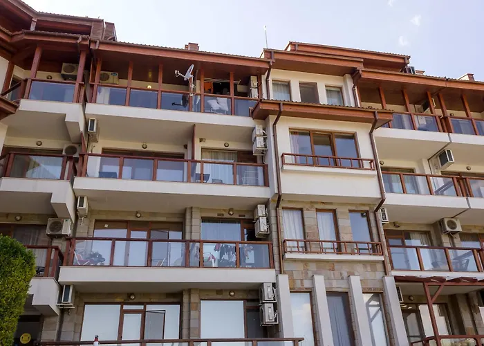 Hearth Of Sea View And Pool Apartment