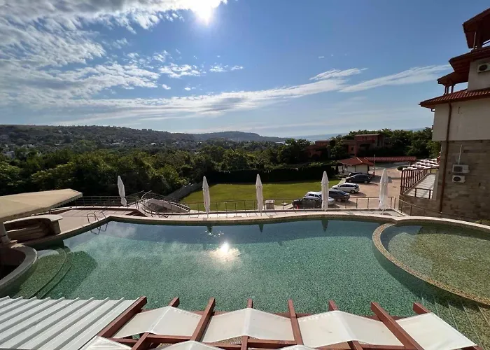 Hearth Of Sea View And Pool Apartment